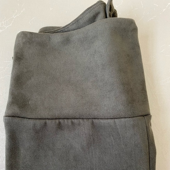 LADIES “BEBE” XS NARROW PANTS~SUEDE LIKE~SLATE GREEN COLOUR~LIKE NEW! - Picture 7 of 9